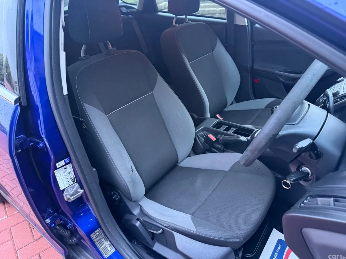 Ford Focus Hatchback, Petrol, 2015, Blue