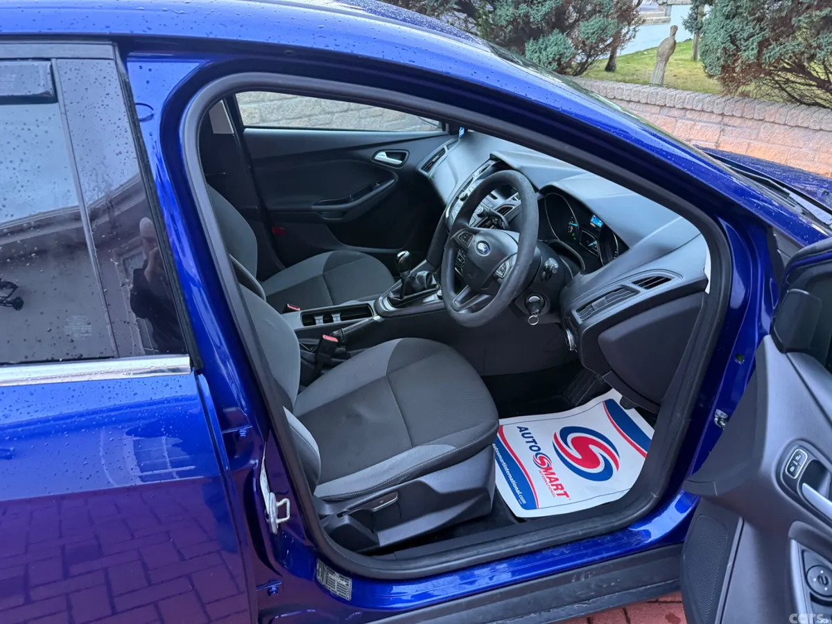 Ford Focus Hatchback, Petrol, 2015, Blue