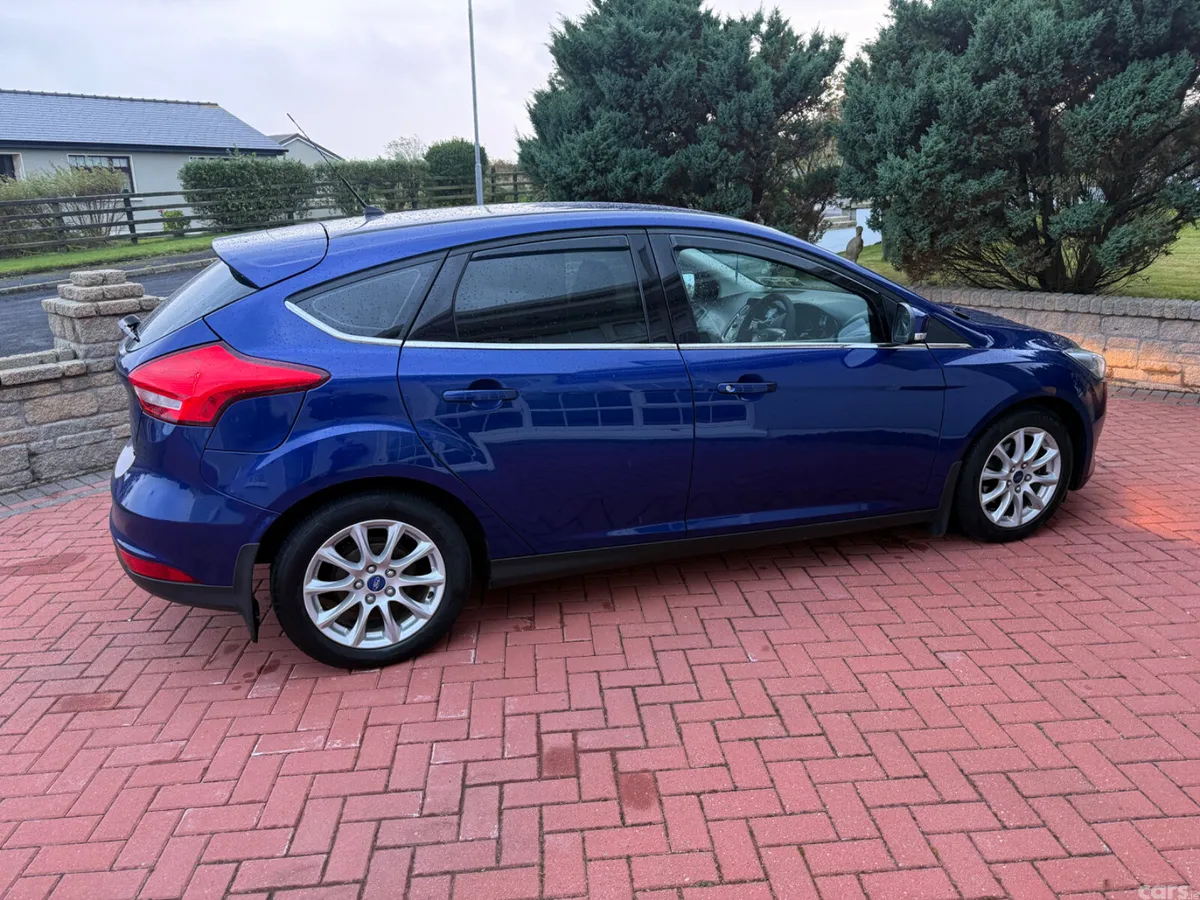 Ford Focus Hatchback, Petrol, 2015, Blue