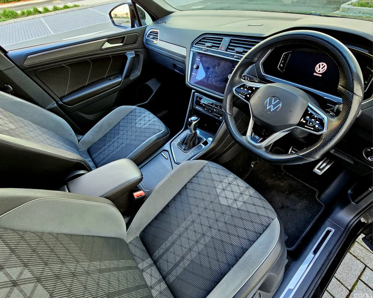 Volkswagen Tiguan SUV, Petrol Hybrid, 2024, Black