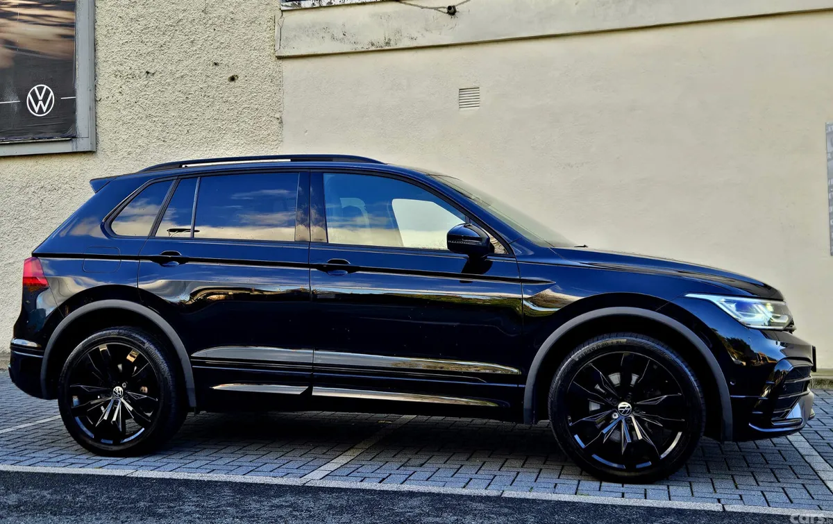 Volkswagen Tiguan SUV, Petrol Hybrid, 2024, Black