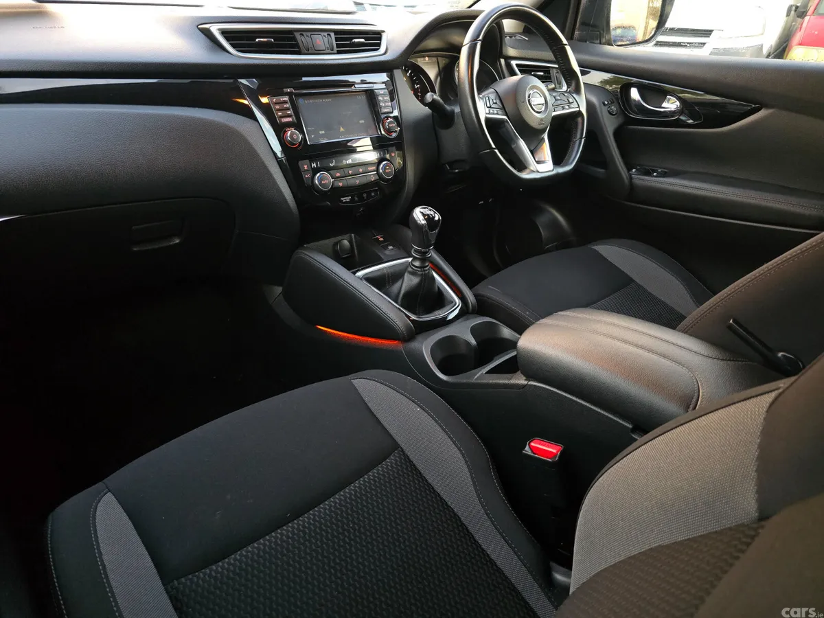 Nissan Qashqai Hatchback, Diesel, 2018, Black