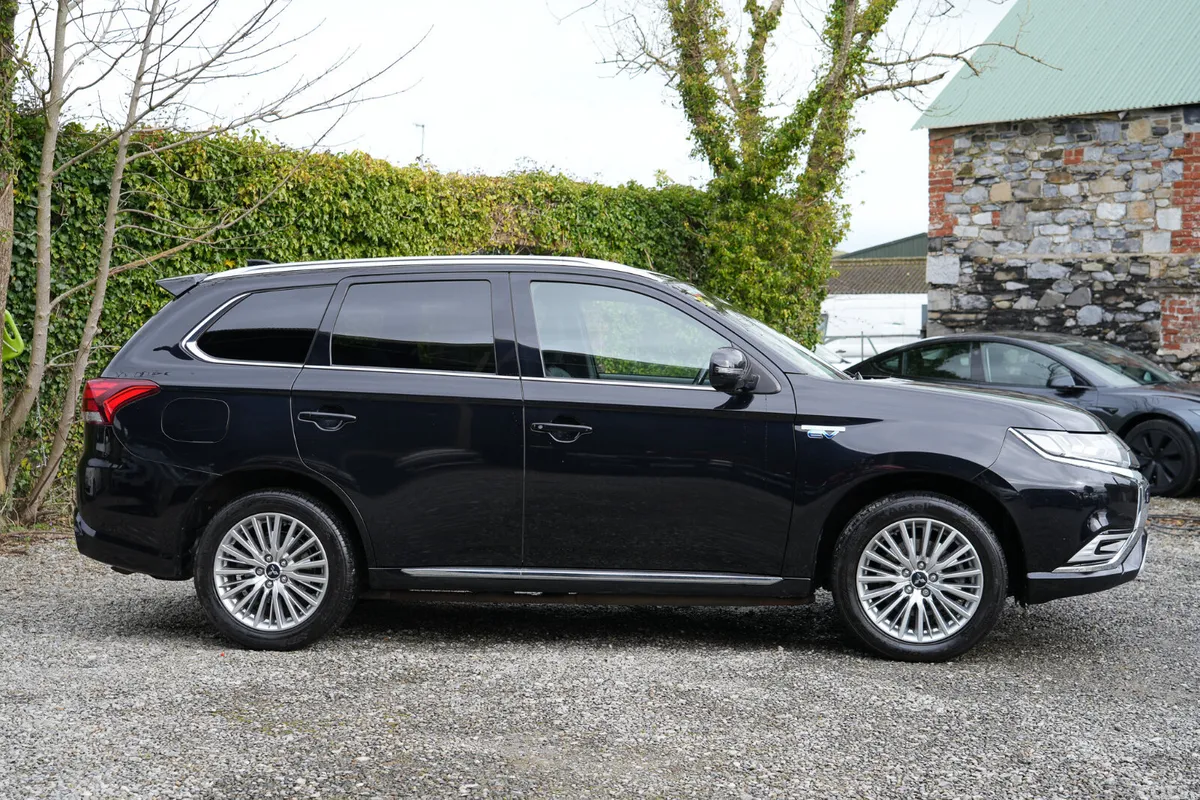 Mitsubishi Outlander SUV, Petrol Plug-in Hybrid, 2019, Black
