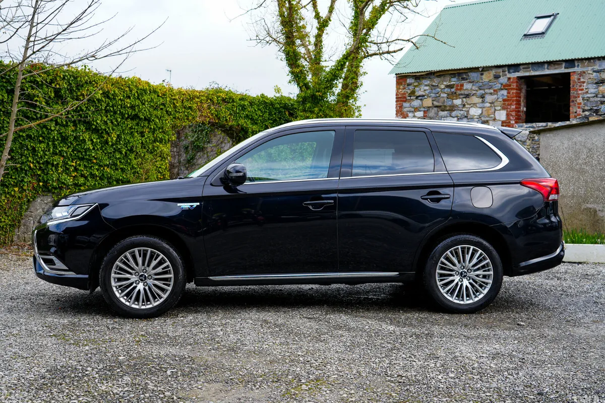 Mitsubishi Outlander SUV, Petrol Plug-in Hybrid, 2019, Black