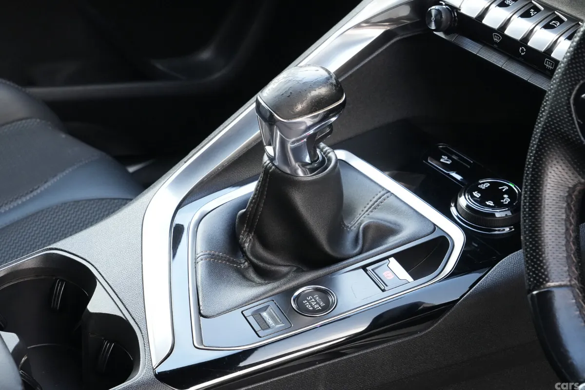 Peugeot 5008 MPV, Diesel, 2022, White