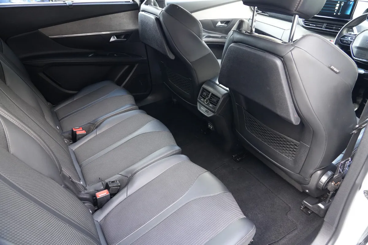 Peugeot 5008 MPV, Diesel, 2022, White