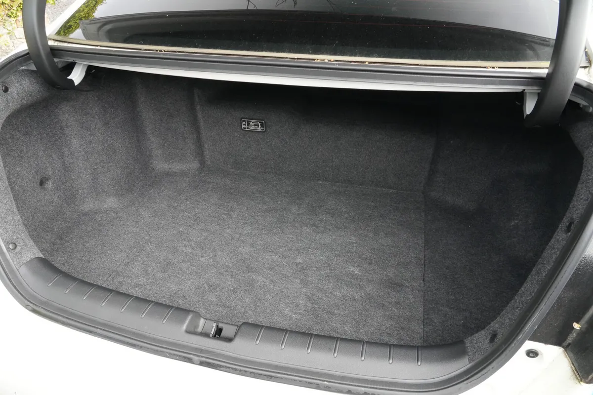 Honda Accord Saloon, Petrol Hybrid, 2019, White