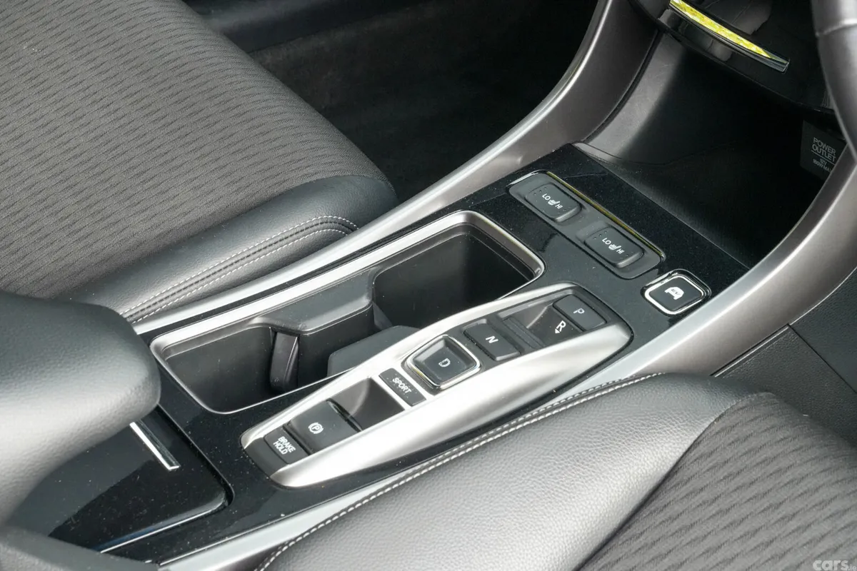 Honda Accord Saloon, Petrol Hybrid, 2019, White