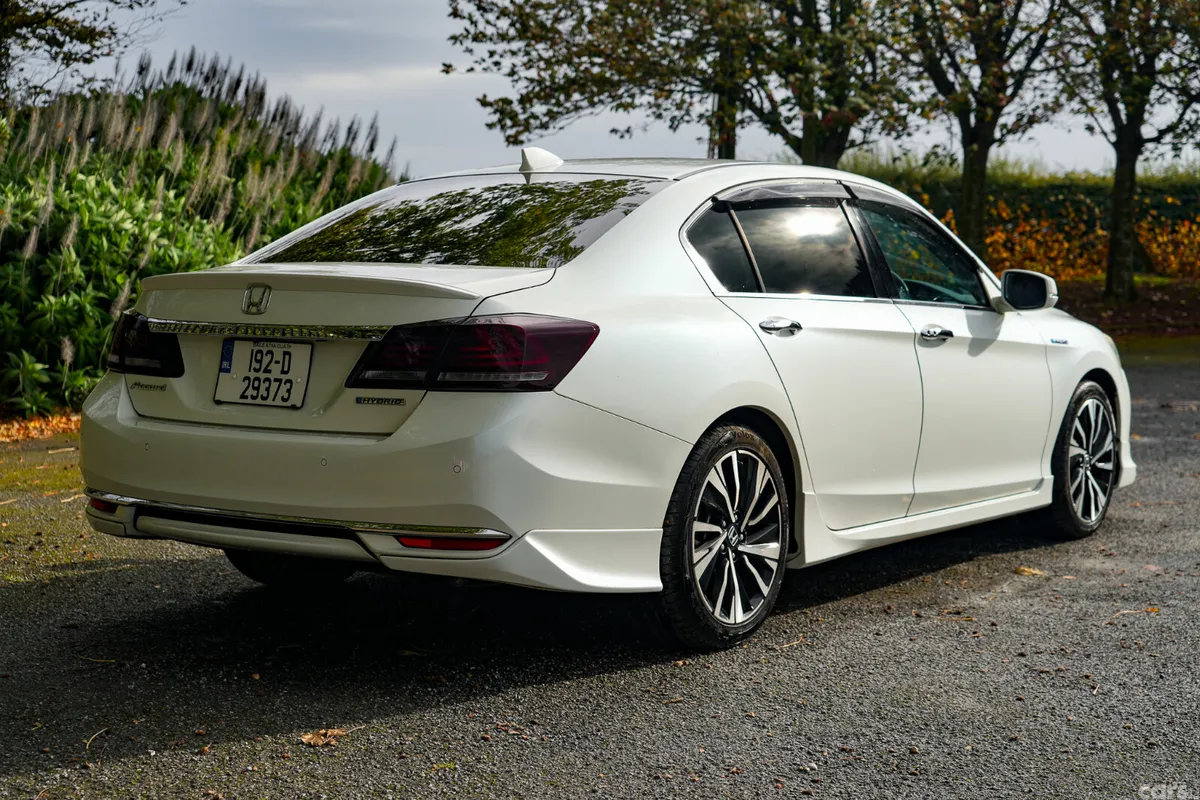 Honda Accord Saloon, Petrol Hybrid, 2019, White