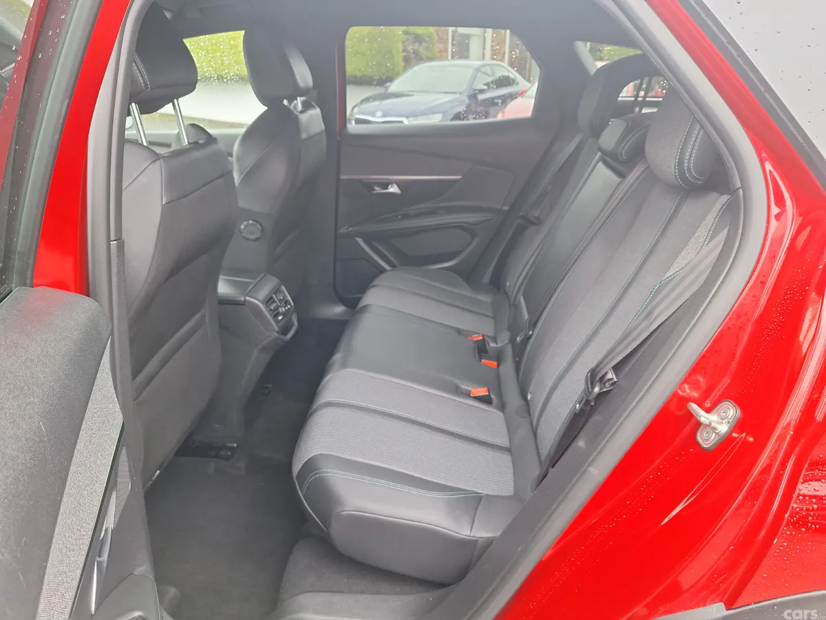 Peugeot 3008 MPV, Diesel, 2023, Red