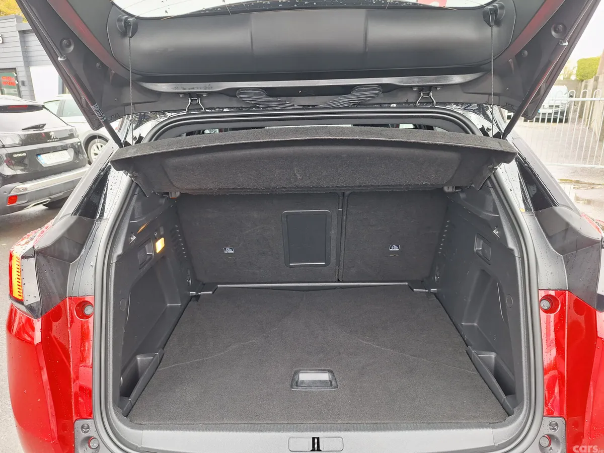 Peugeot 3008 MPV, Diesel, 2023, Red