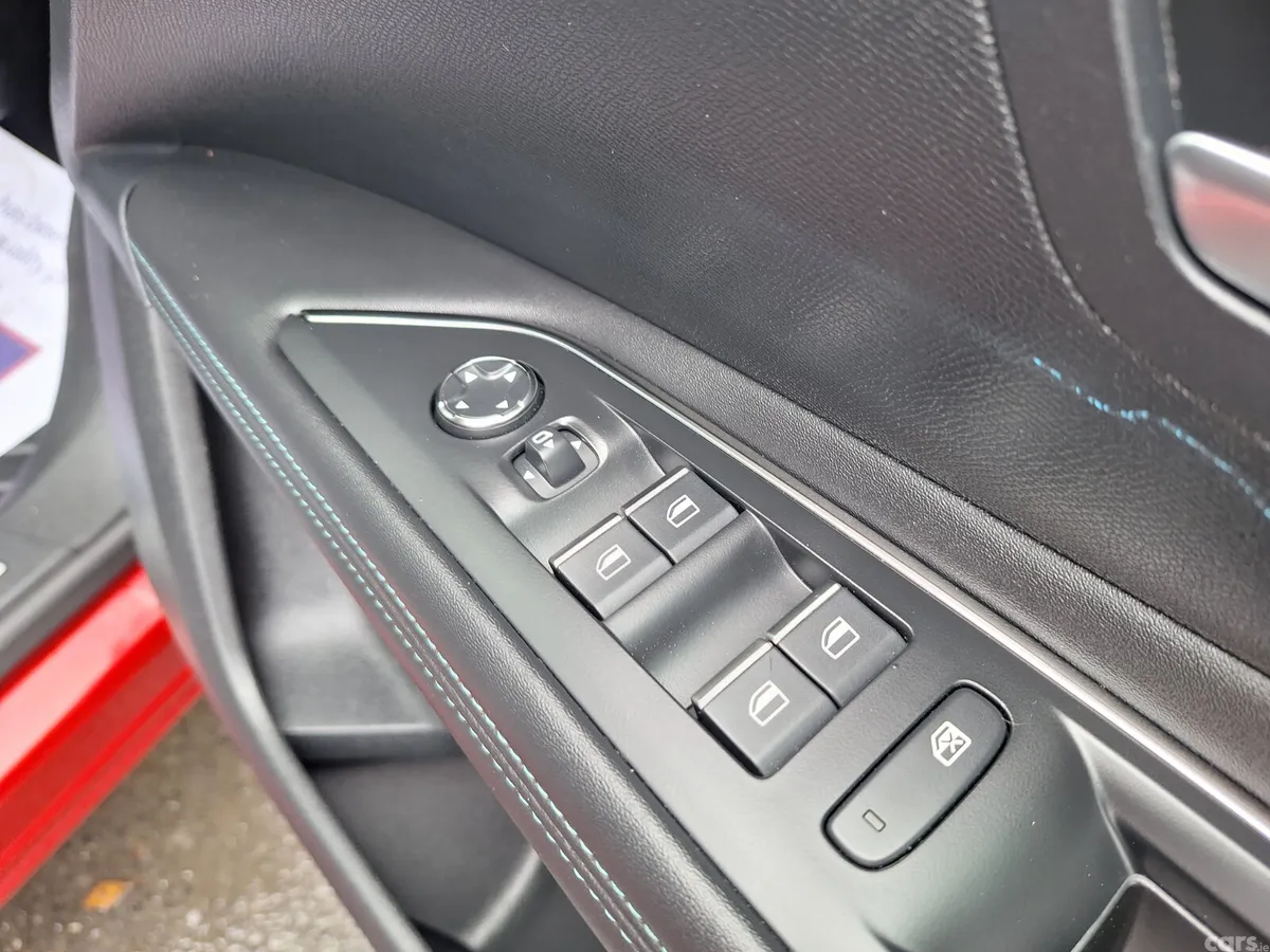 Peugeot 3008 MPV, Diesel, 2023, Red