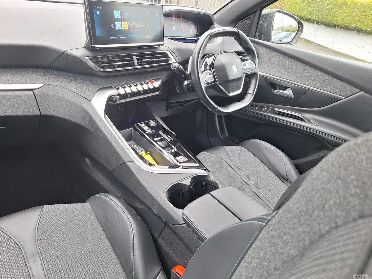 Peugeot 3008 MPV, Diesel, 2023, Red
