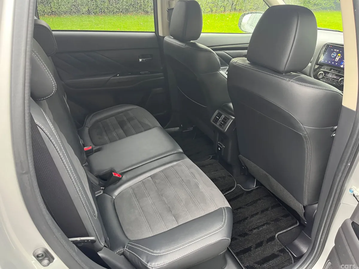 Mitsubishi Outlander SUV, Petrol Plug-in Hybrid, 2018, Silver