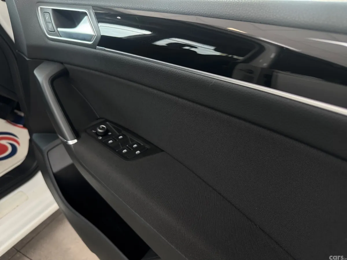Volkswagen Touran MPV, Diesel, 2018, White
