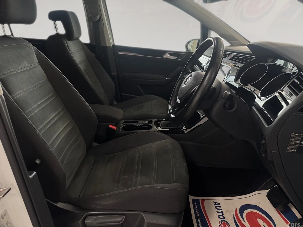 Volkswagen Touran MPV, Diesel, 2018, White