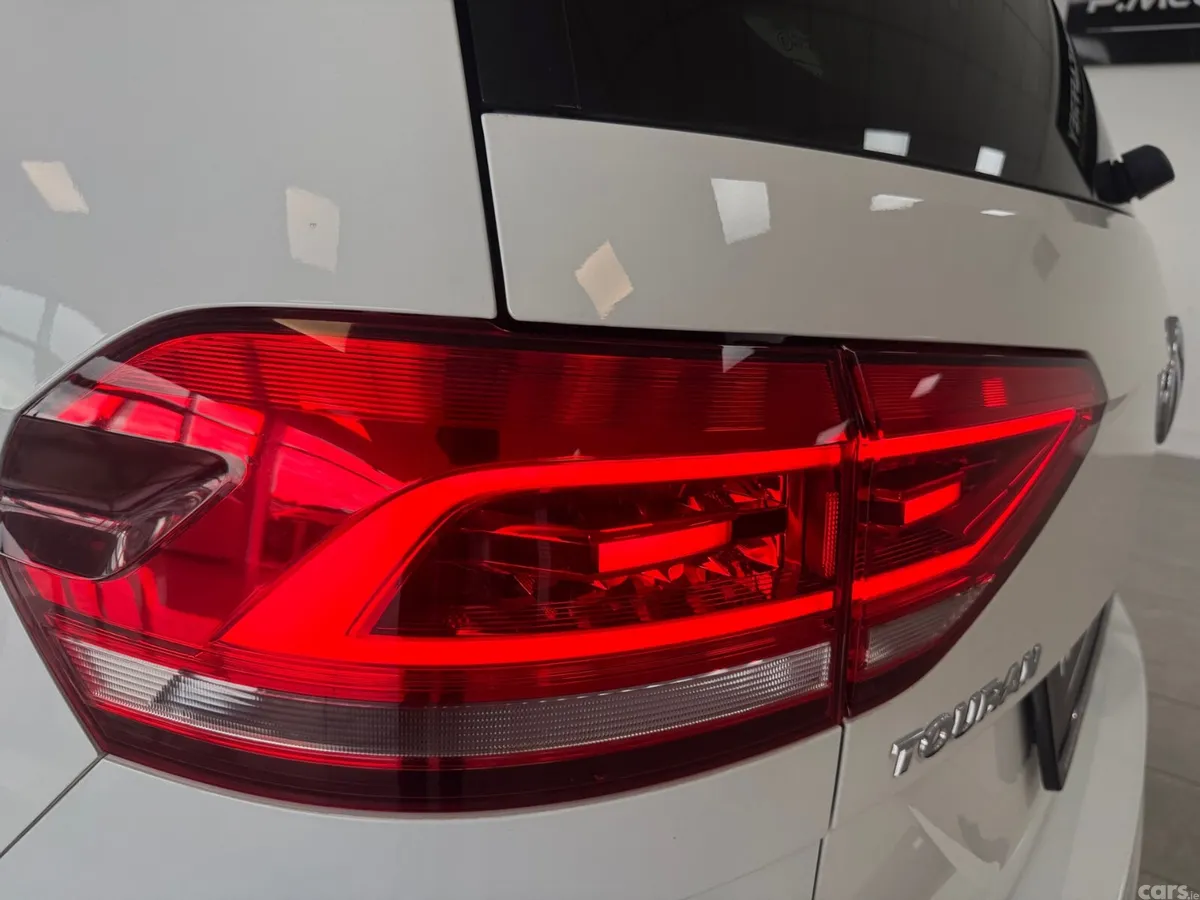 Volkswagen Touran MPV, Diesel, 2018, White