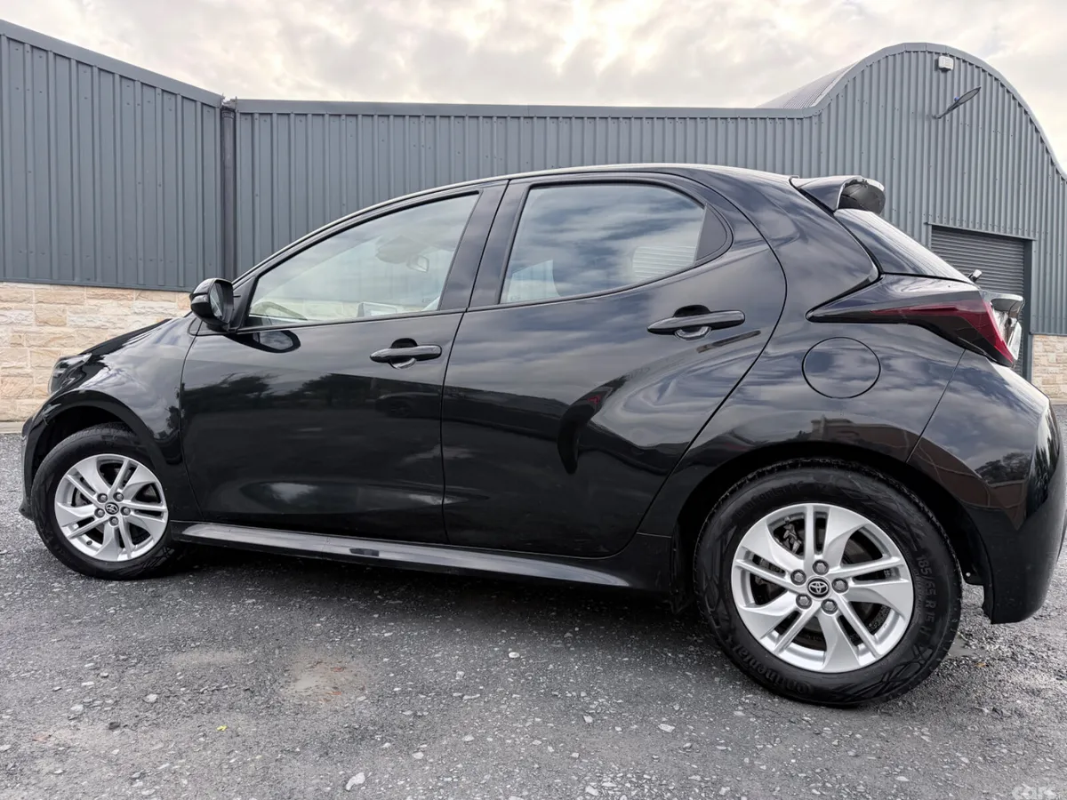 Toyota Yaris Hatchback, Petrol Hybrid, 2024, Black