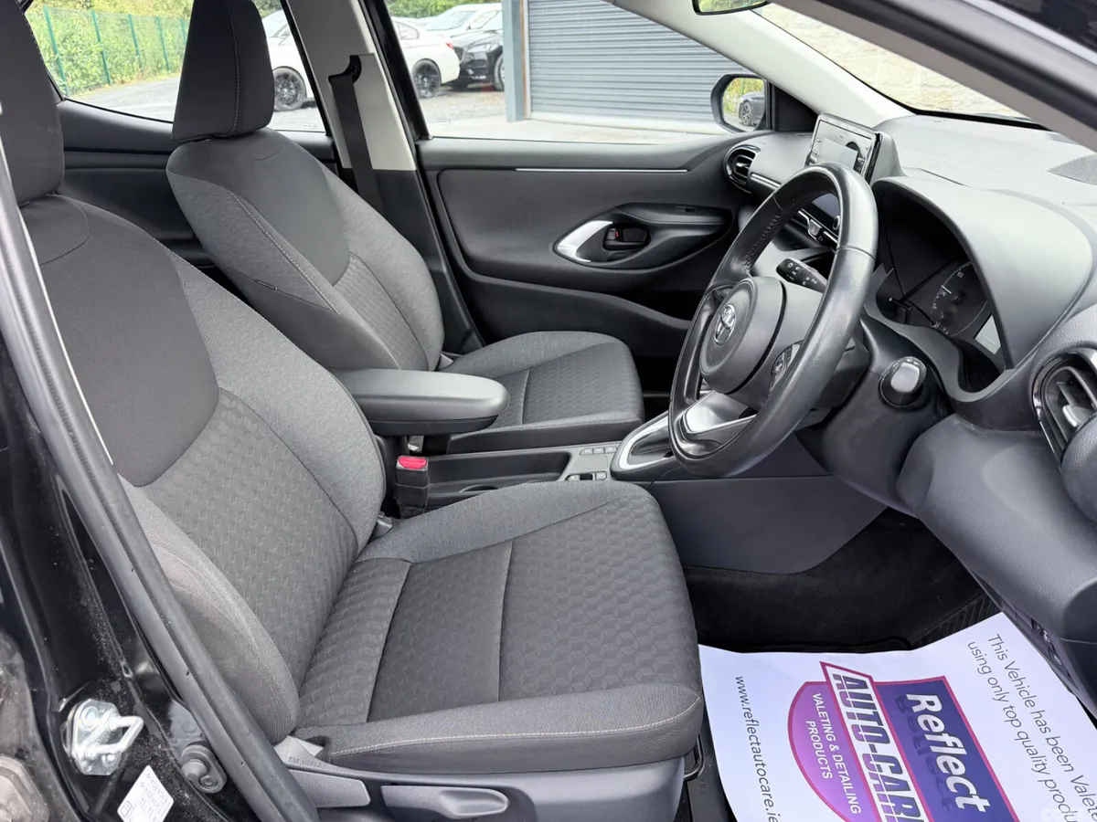 Toyota Yaris Hatchback, Petrol Hybrid, 2024, Black