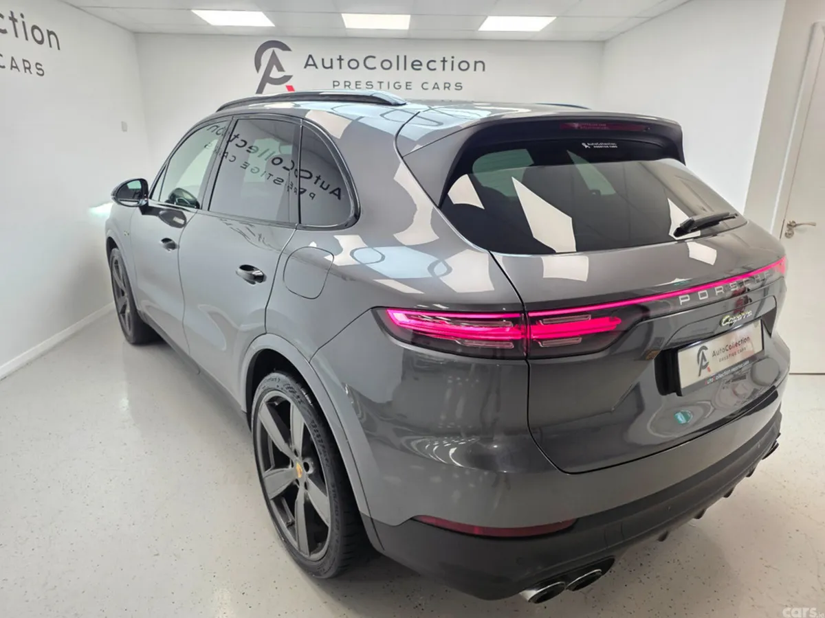 Porsche Cayenne Estate, Petrol Hybrid, 2023, Grey