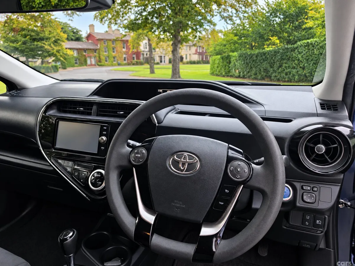 Toyota Aqua Hatchback, Petrol Hybrid, 2018, Blue