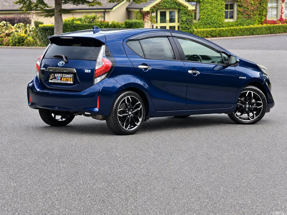 Toyota Aqua Hatchback, Petrol Hybrid, 2018, Blue