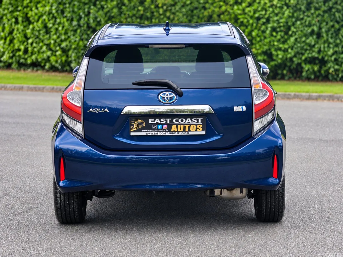 Toyota Aqua Hatchback, Petrol Hybrid, 2018, Blue