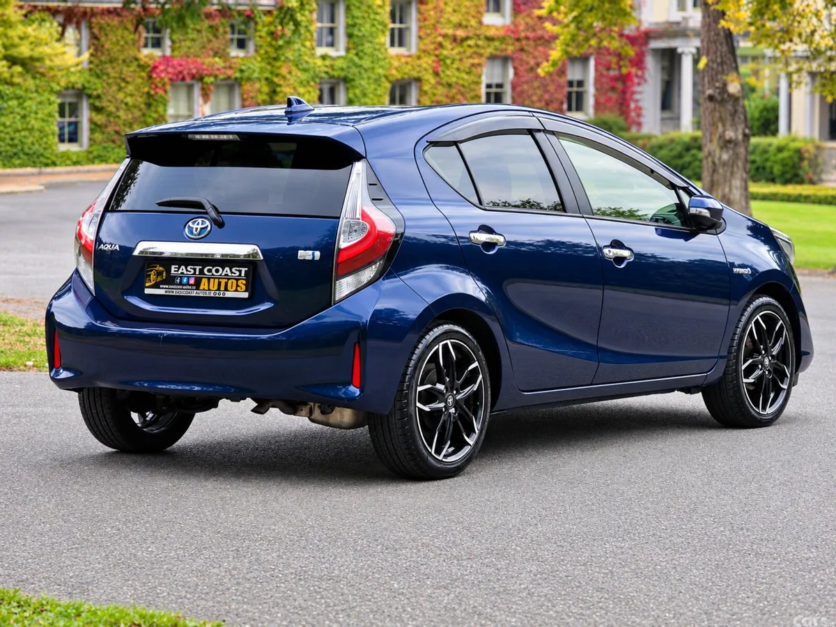 Toyota Aqua Hatchback, Petrol Hybrid, 2018, Blue