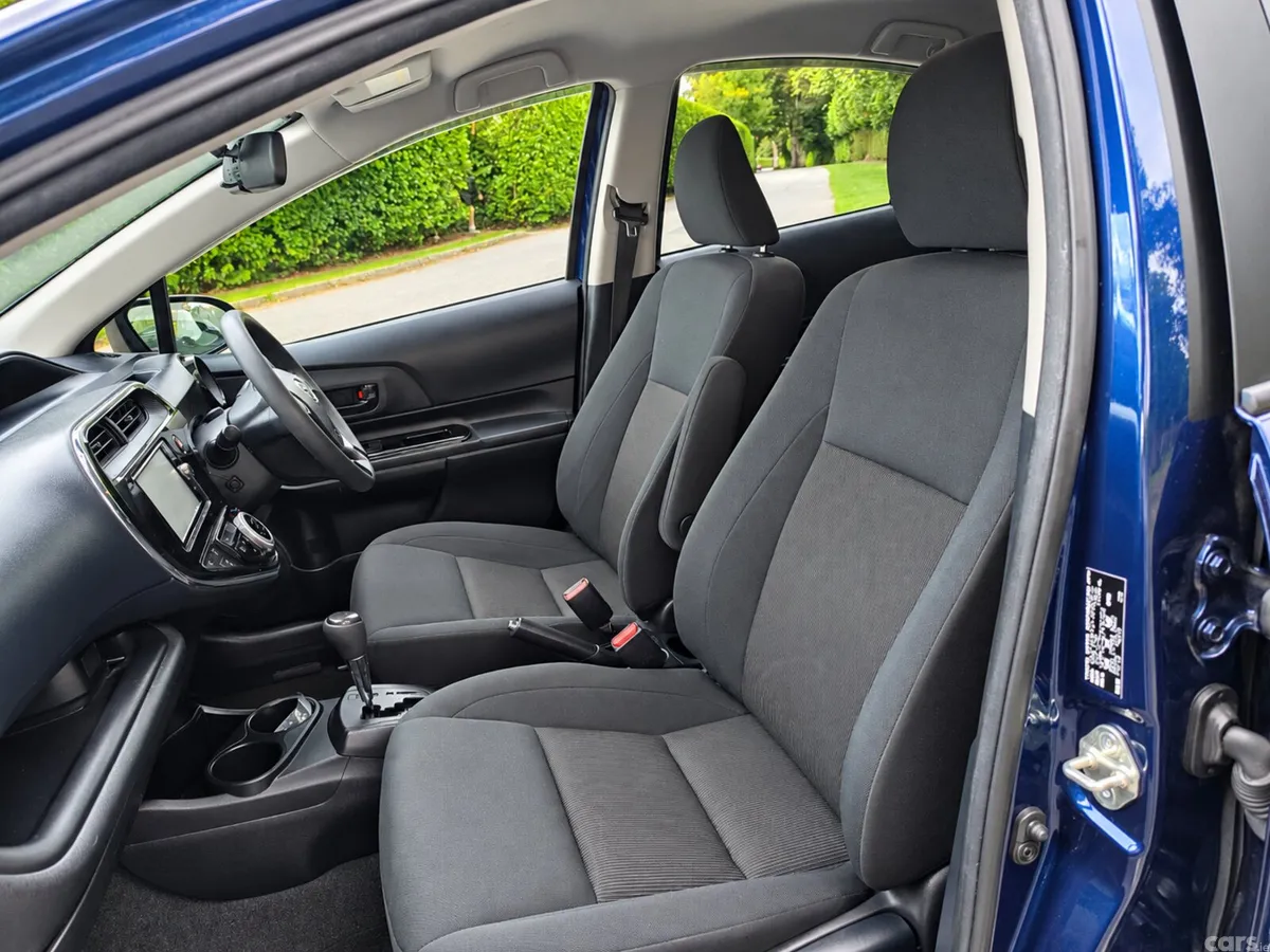 Toyota Aqua Hatchback, Petrol Hybrid, 2018, Blue