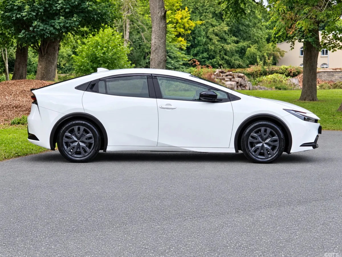 Toyota Prius Saloon, Petrol Hybrid, 2023, White