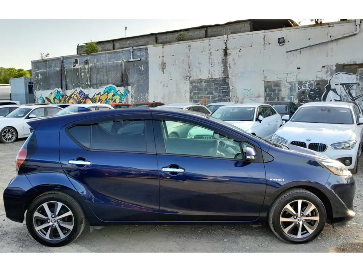 Toyota Aqua Hatchback, Petrol Hybrid, 2018, Blue