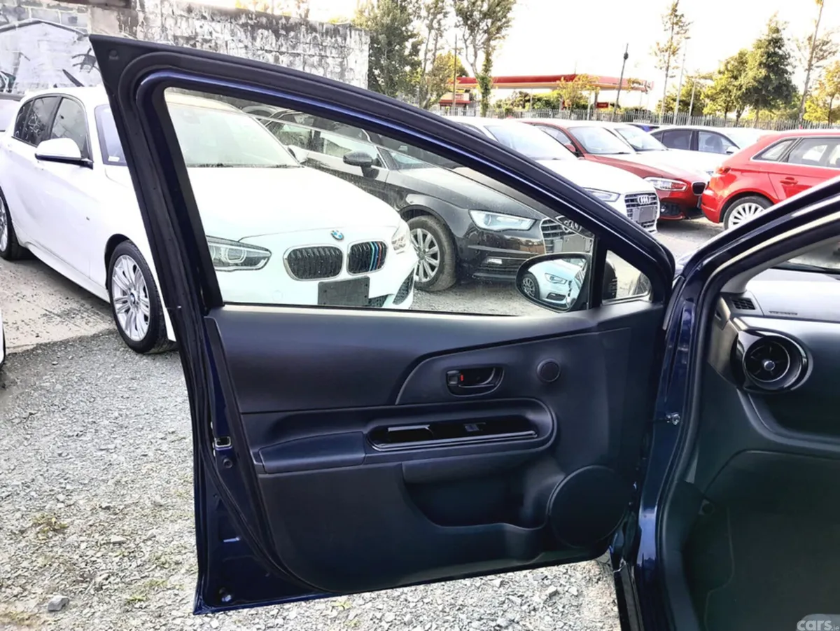 Toyota Aqua Hatchback, Petrol Hybrid, 2018, Blue