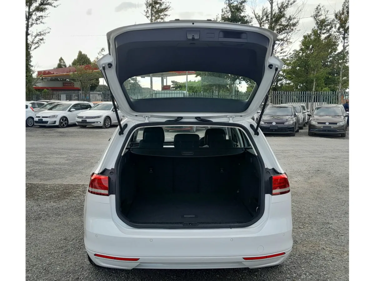 Volkswagen Passat Estate, Petrol, 2016, White