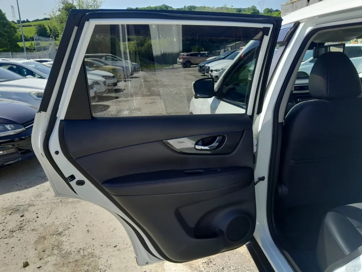 Nissan X-Trail SUV, Petrol Hybrid, 2017, White
