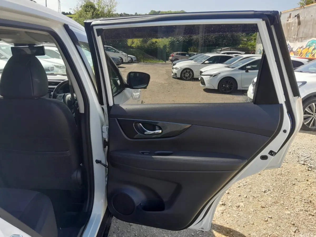 Nissan X-Trail SUV, Petrol Hybrid, 2017, White