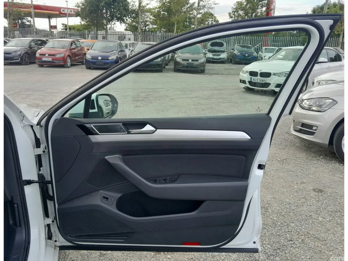 Volkswagen Passat Estate, Petrol, 2016, White