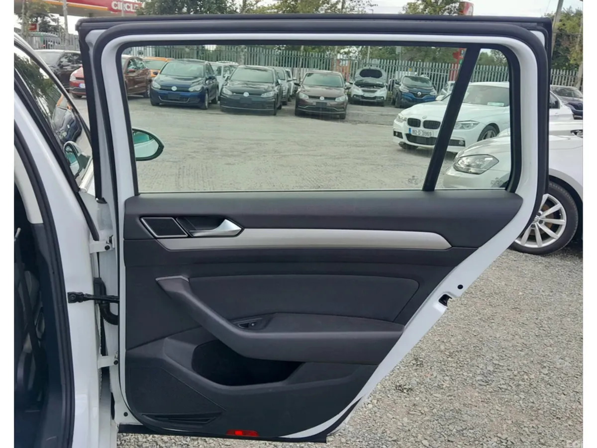Volkswagen Passat Estate, Petrol, 2016, White