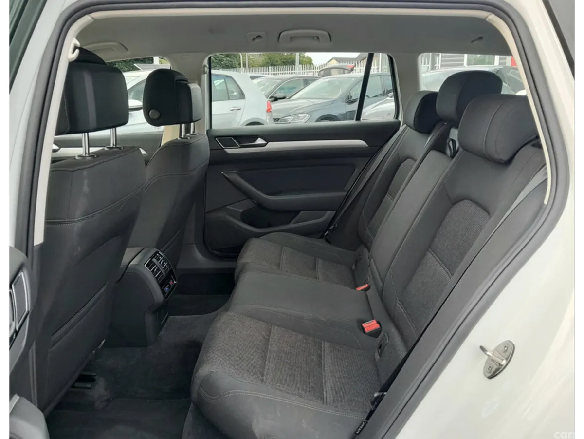 Volkswagen Passat Estate, Petrol, 2016, White