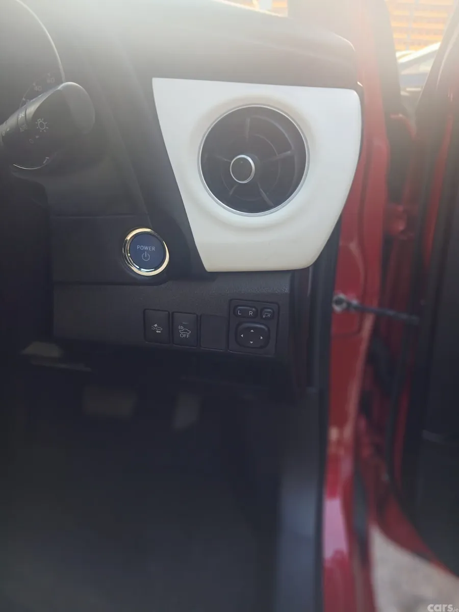 Toyota Auris Hatchback, Petrol Hybrid, 2016, Red