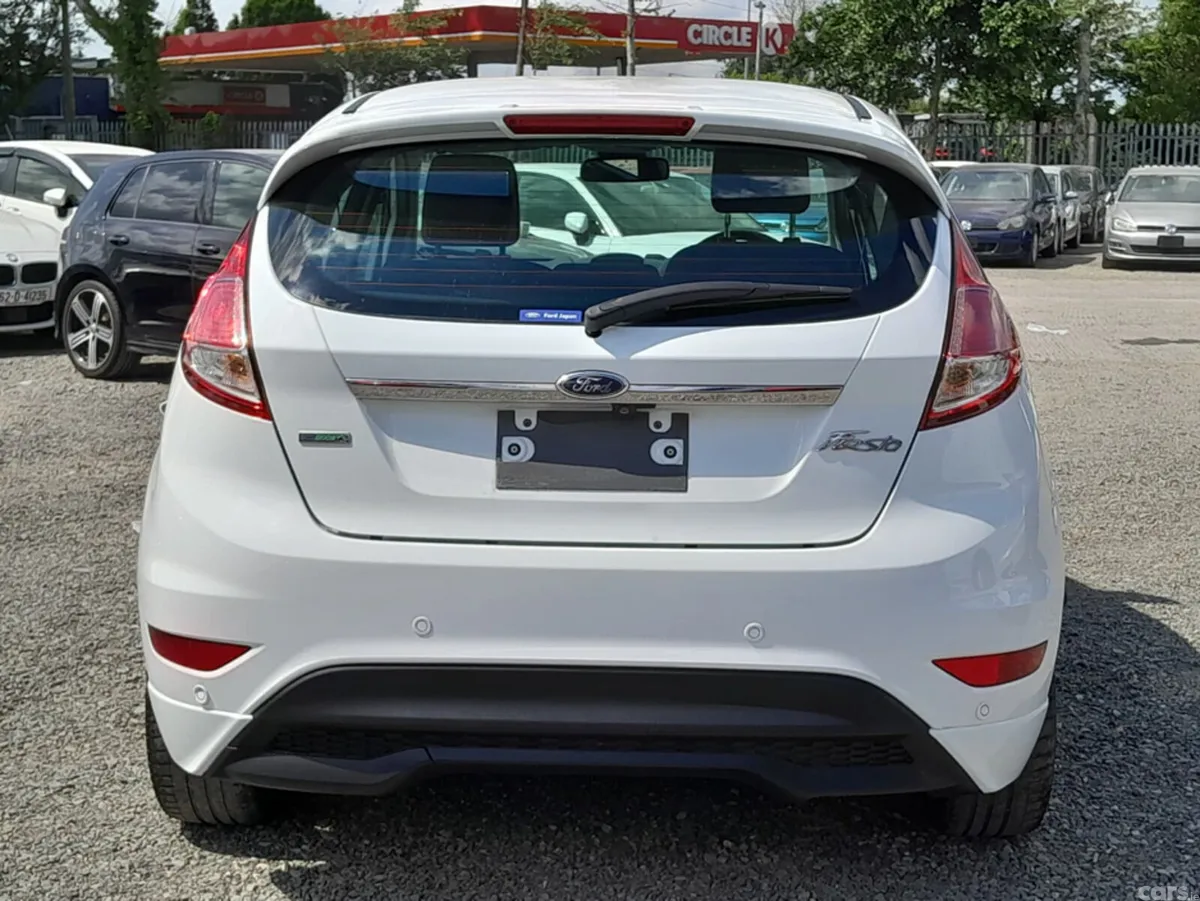 Ford Fiesta Hatchback, Petrol, 2014, White