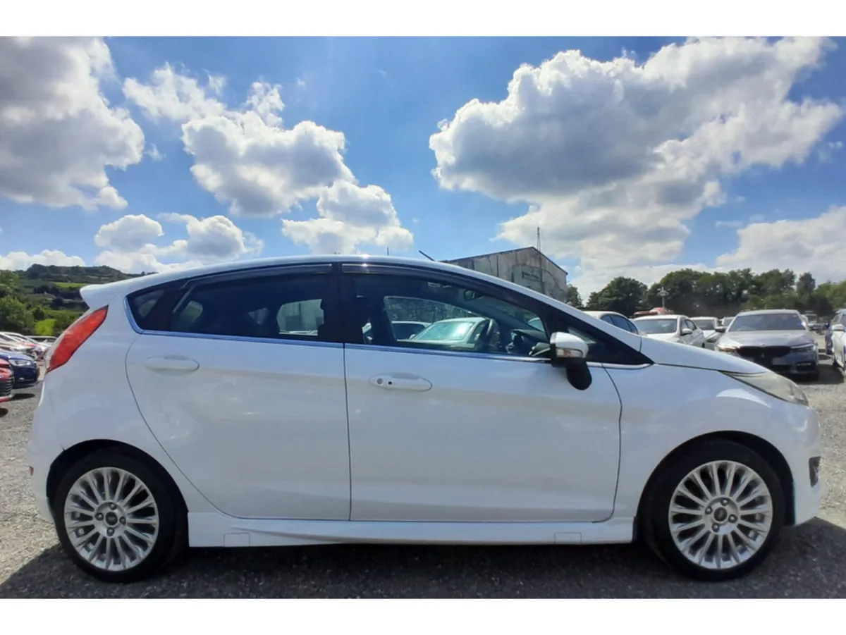 Ford Fiesta Hatchback, Petrol, 2014, White
