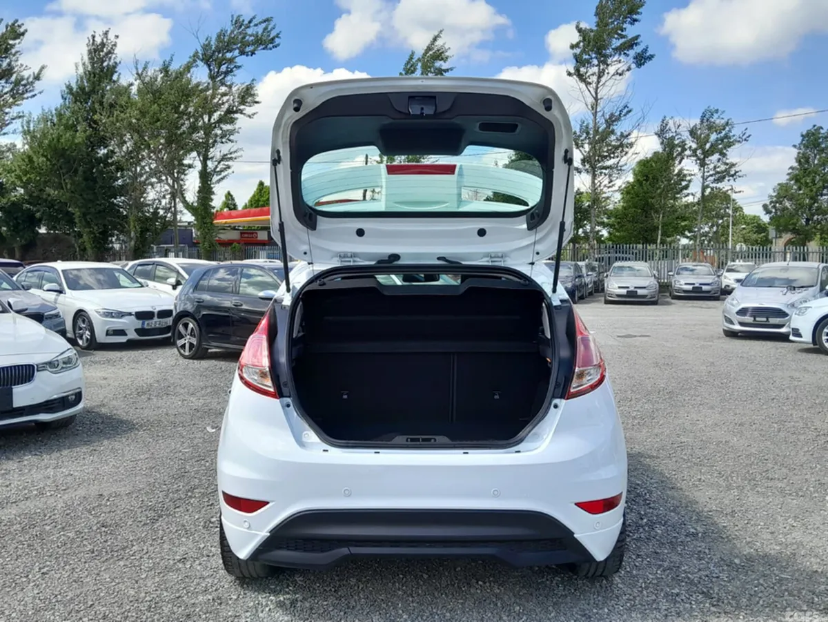 Ford Fiesta Hatchback, Petrol, 2014, White