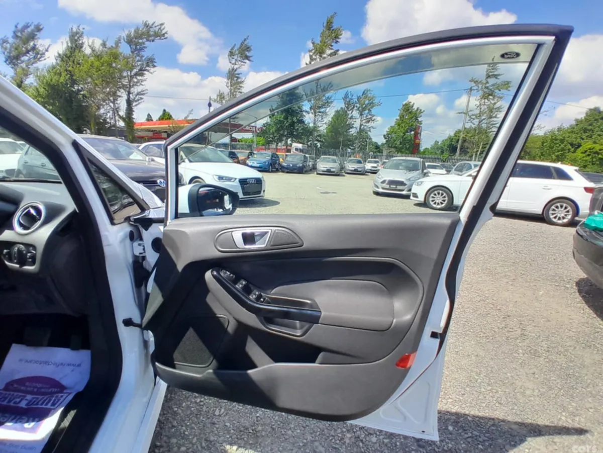 Ford Fiesta Hatchback, Petrol, 2014, White