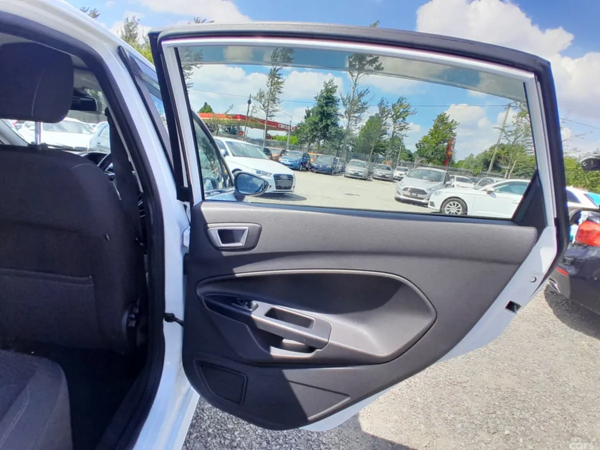 Ford Fiesta Hatchback, Petrol, 2014, White