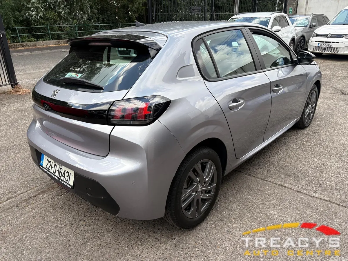 Peugeot 208 Hatchback, Diesel, 2022, Grey