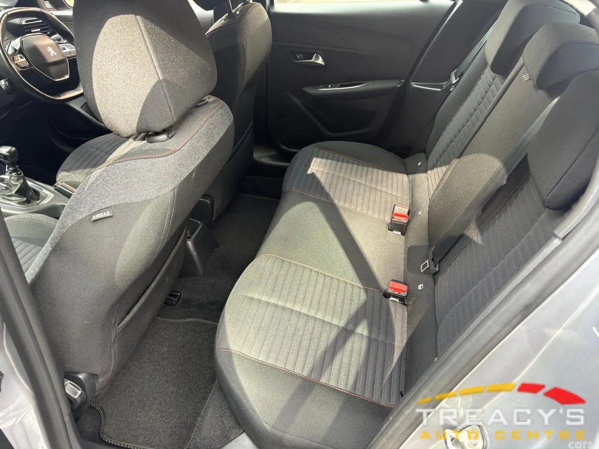 Peugeot 208 Hatchback, Diesel, 2022, Grey
