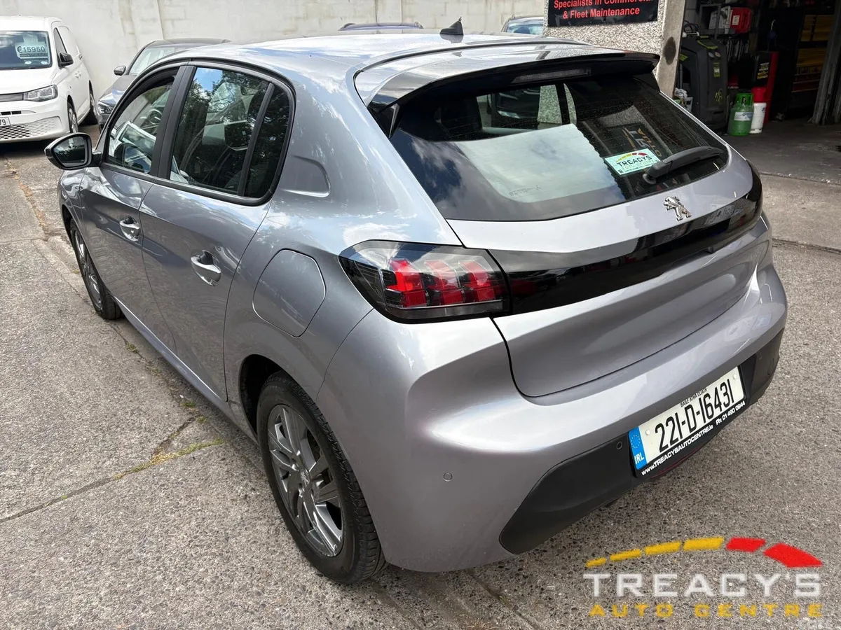 Peugeot 208 Hatchback, Diesel, 2022, Grey