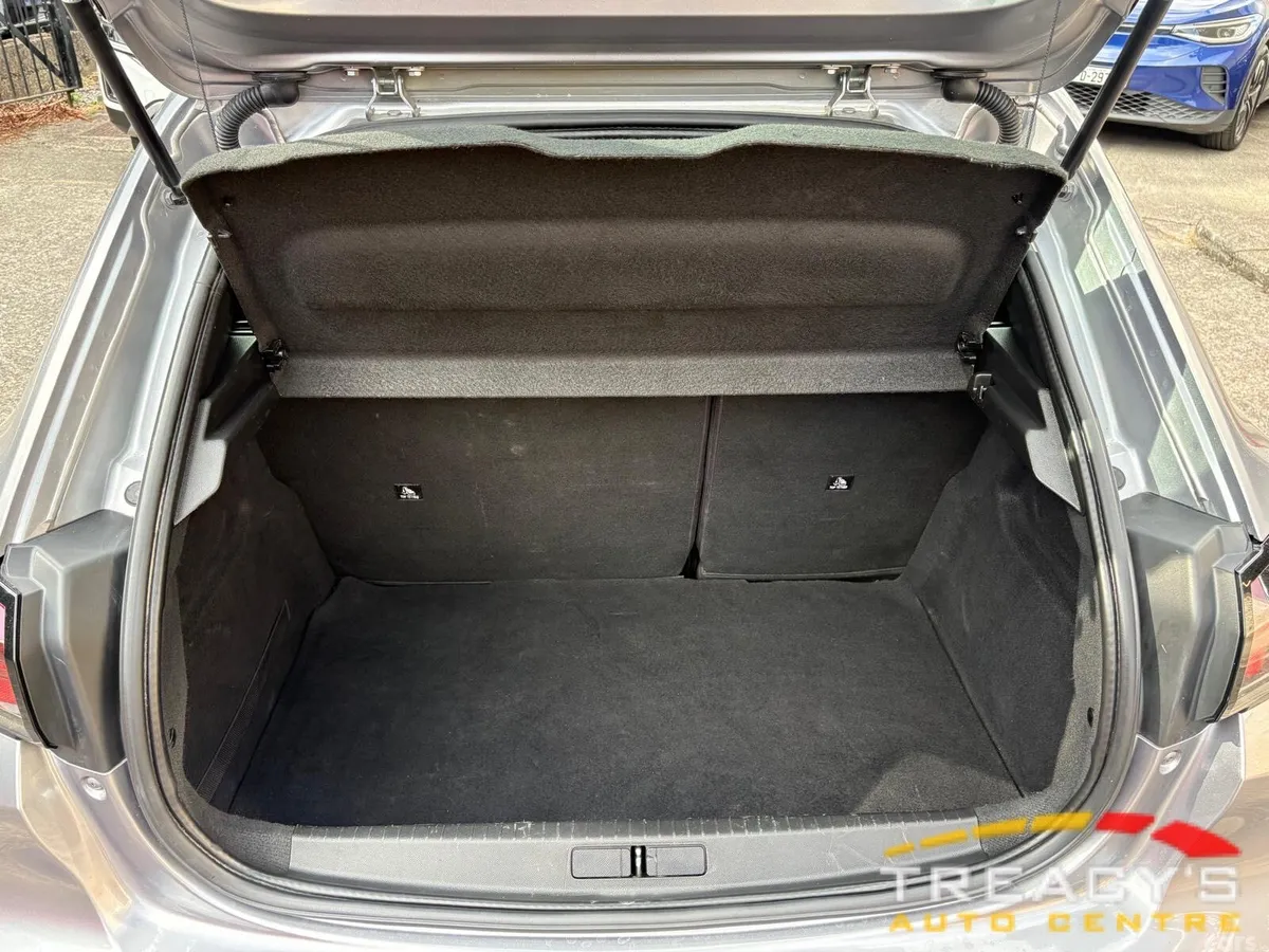 Peugeot 208 Hatchback, Diesel, 2022, Grey