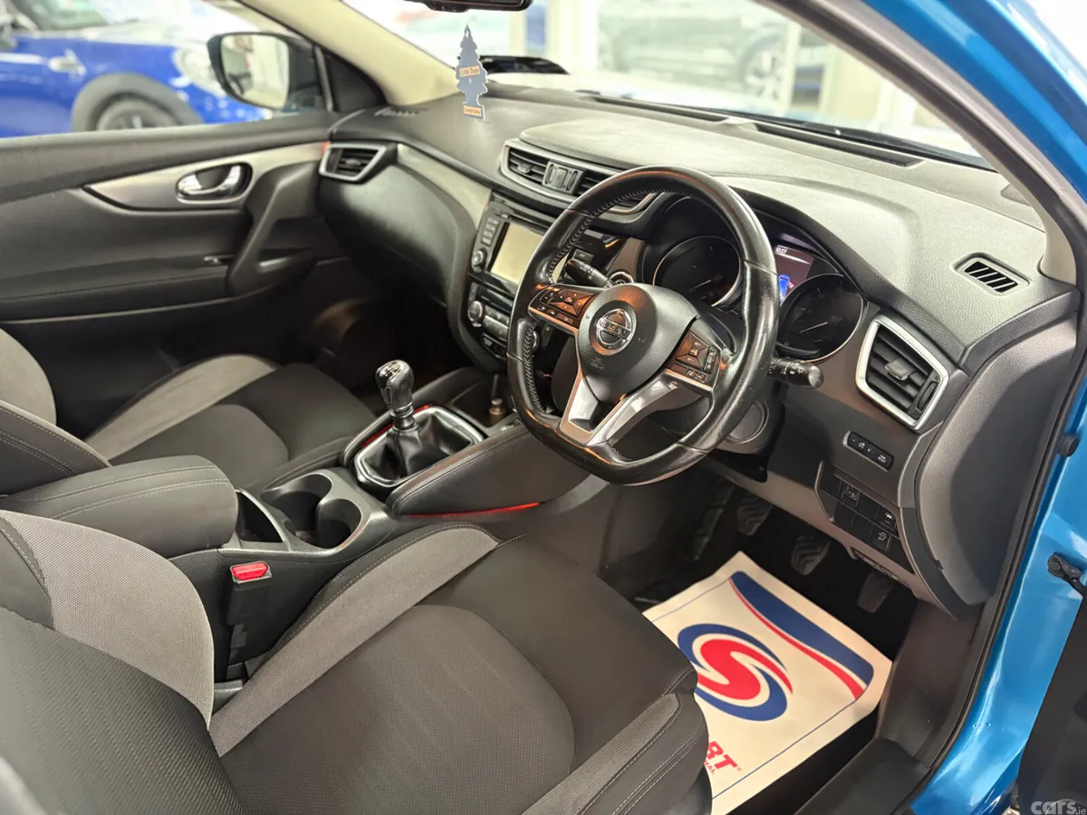 Nissan Qashqai Hatchback, Diesel, 2018, Blue