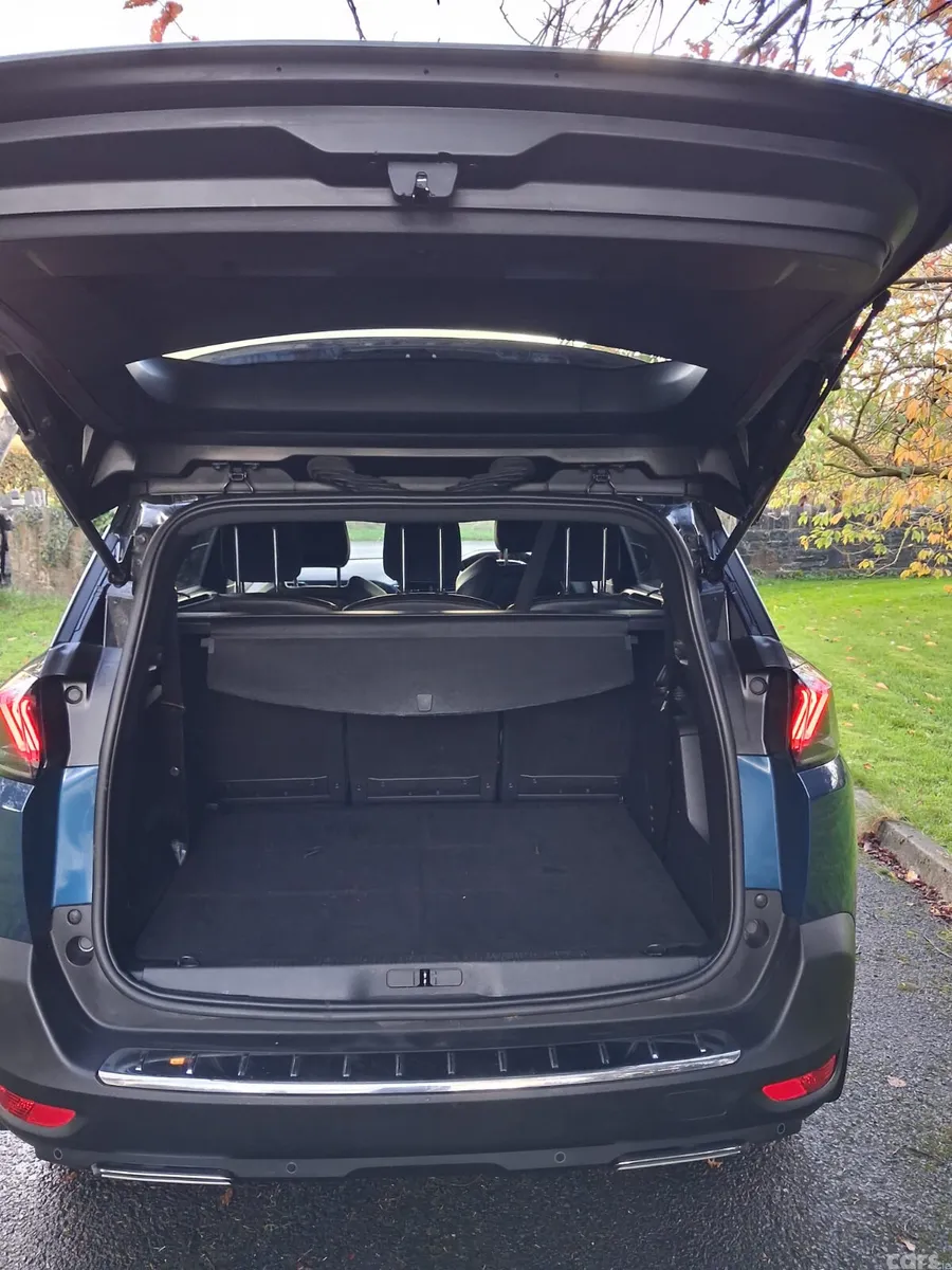 Peugeot 5008 MPV, Diesel, 2021, Blue
